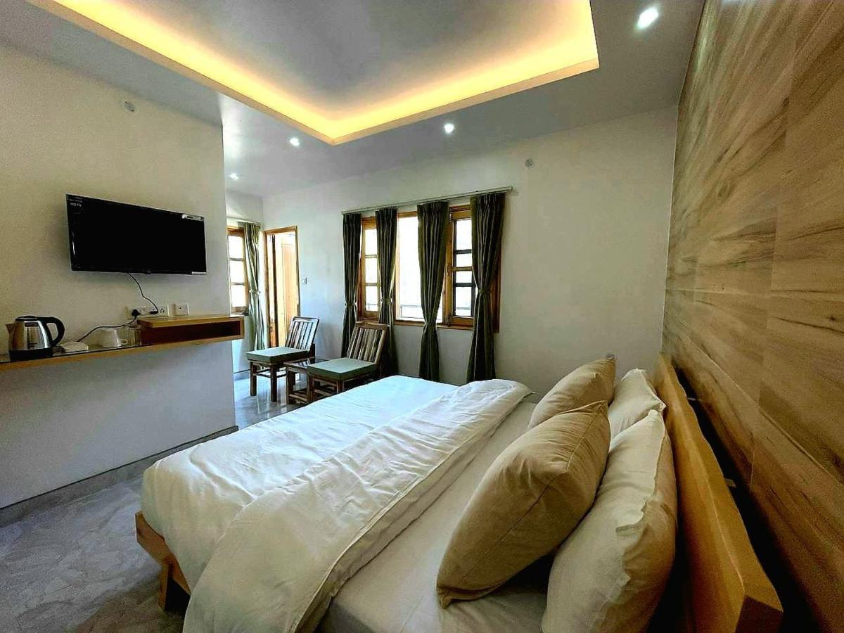 The Wild Yak Hotel มานดี ภายนอก รูปภาพ