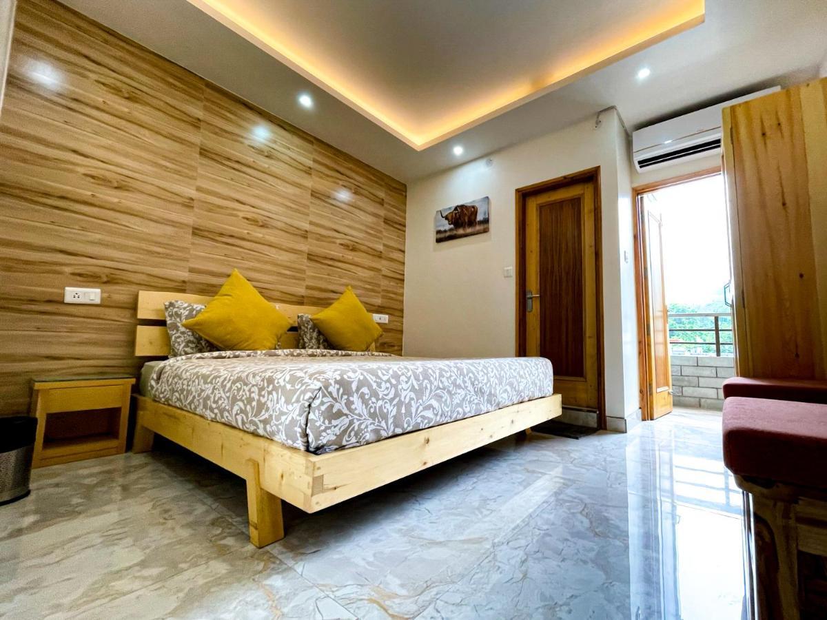 The Wild Yak Hotel มานดี ภายนอก รูปภาพ
