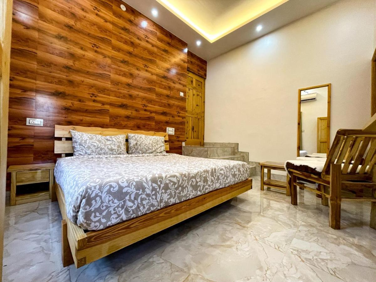 The Wild Yak Hotel มานดี ภายนอก รูปภาพ