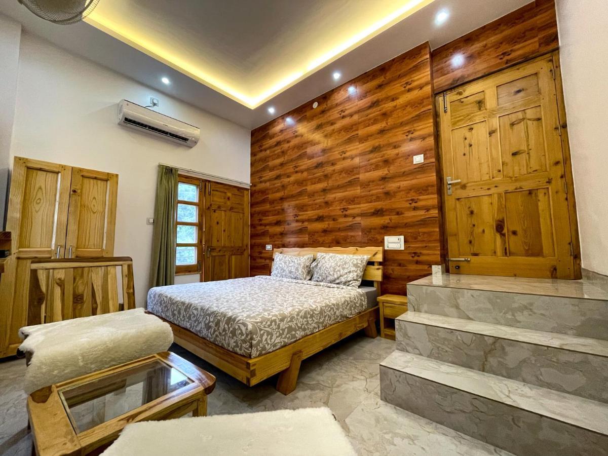 The Wild Yak Hotel มานดี ภายนอก รูปภาพ