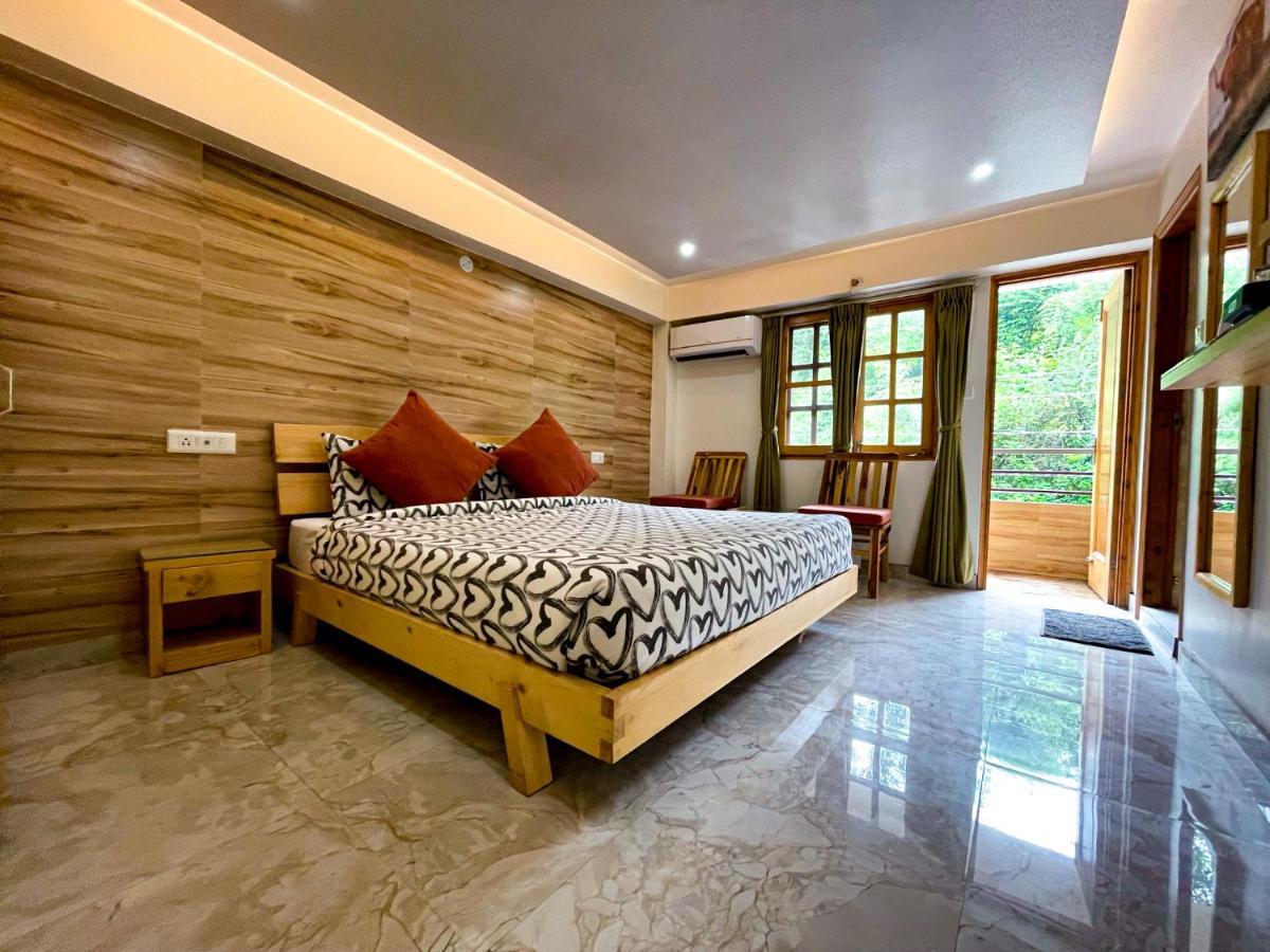 The Wild Yak Hotel มานดี ภายนอก รูปภาพ