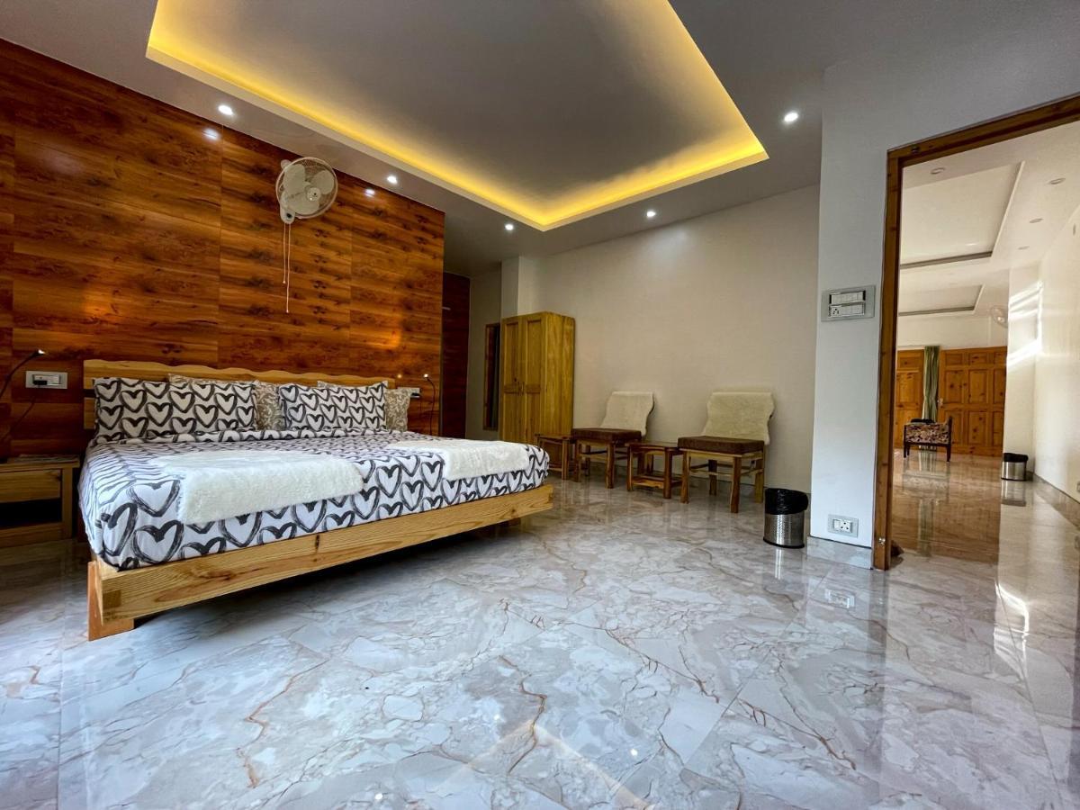 The Wild Yak Hotel มานดี ภายนอก รูปภาพ