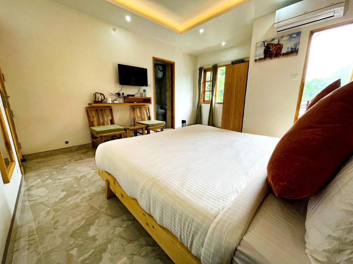 The Wild Yak Hotel มานดี ภายนอก รูปภาพ