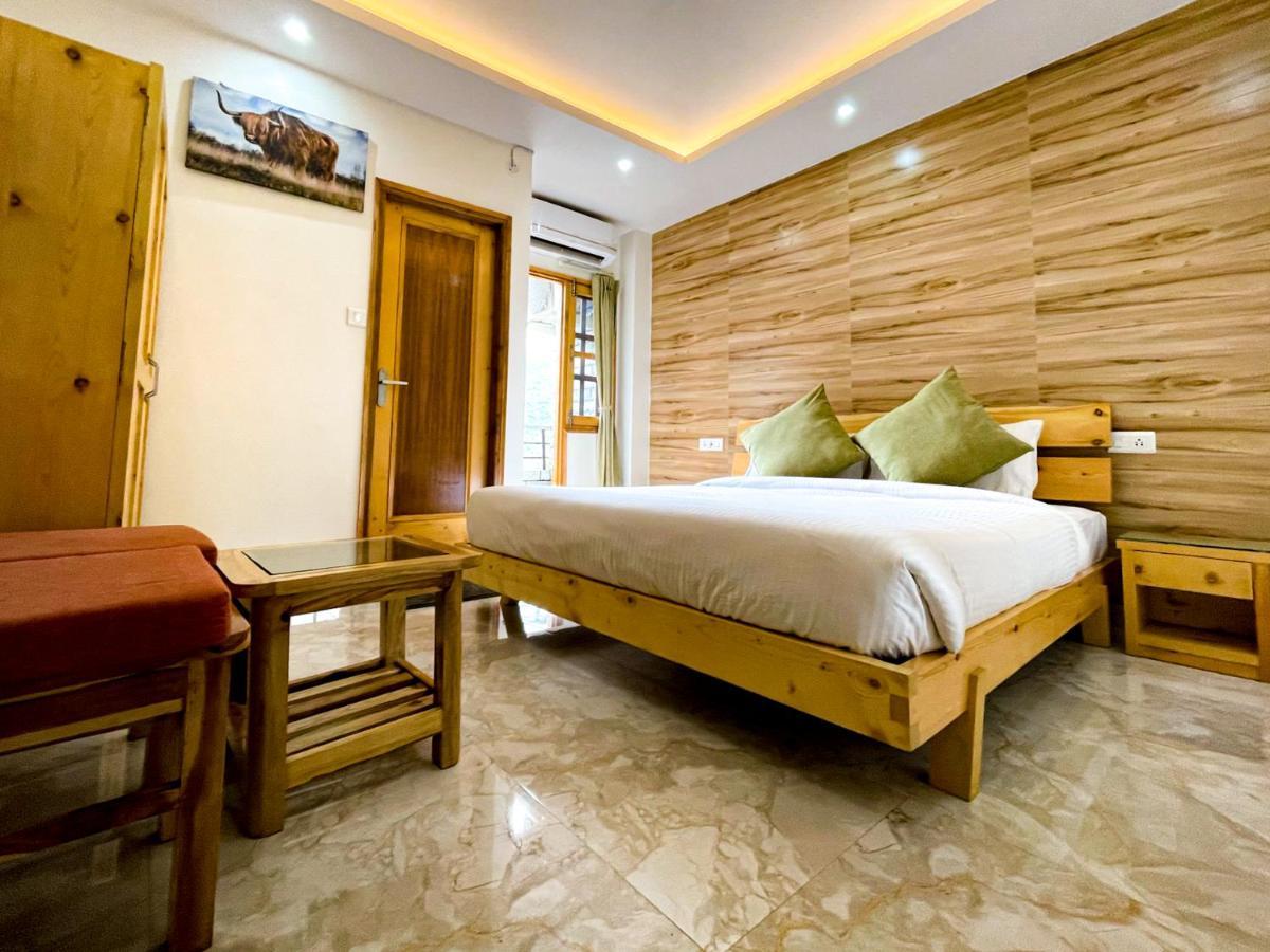 The Wild Yak Hotel มานดี ภายนอก รูปภาพ