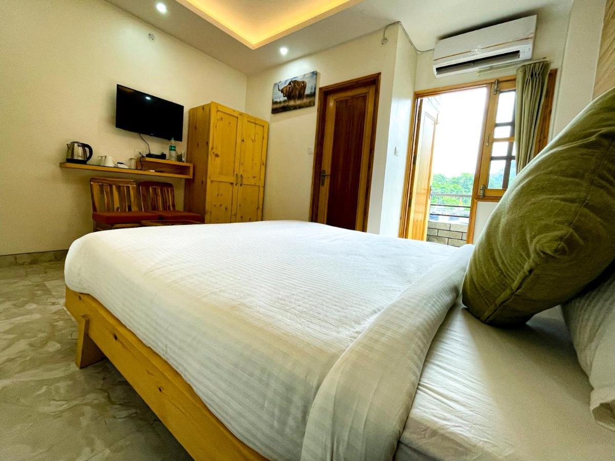 The Wild Yak Hotel มานดี ภายนอก รูปภาพ