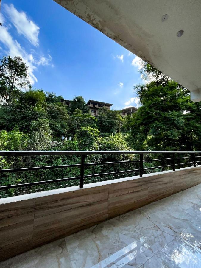 The Wild Yak Hotel มานดี ภายนอก รูปภาพ
